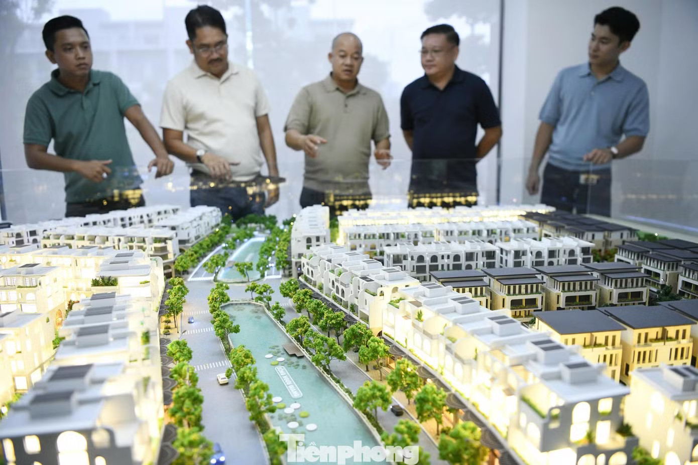 Thị trường bất động sản dự báo có sự phân hóa. Có tiền nhàn rỗi nên đầu tư gì lúc này? - Ảnh 2.