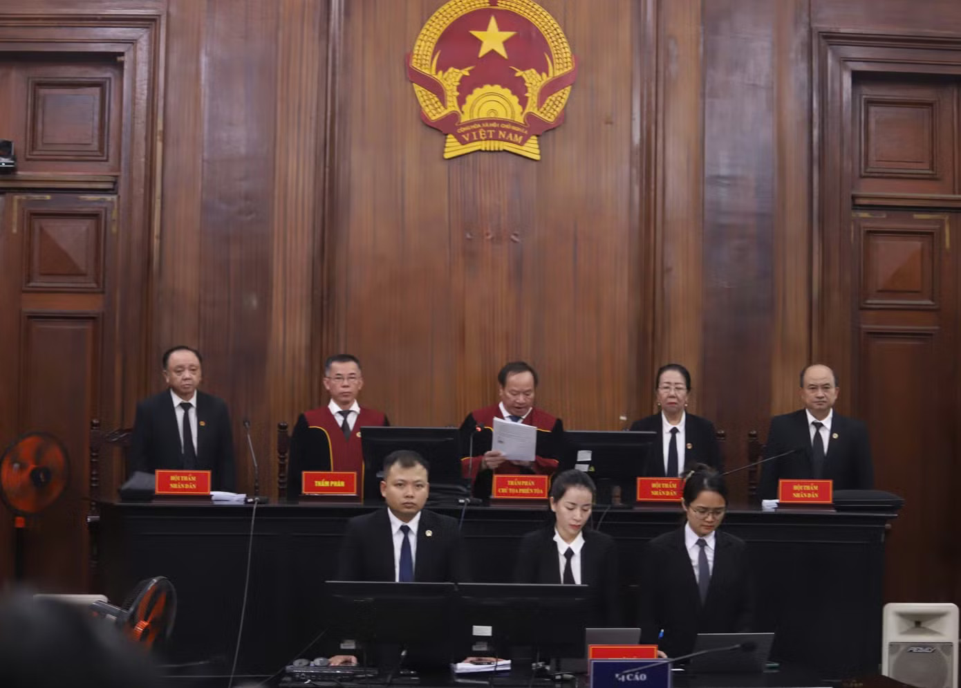 Hôm nay, tòa tuyên án ca sĩ Chi Dân, người mẫu An Tây và 225 bị cáo trong đại án VN10 - Ảnh 1.