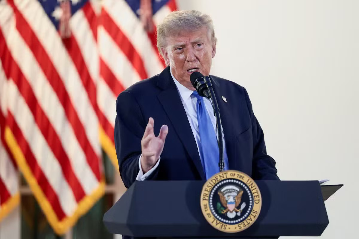 Tổng thống Mỹ Donald Trump. (Ảnh: Reuters) Tổng thống Mỹ Trump yêu cầu châu Âu hoàn trả chi phí viện trợ cho Ukraine - Ảnh 1.