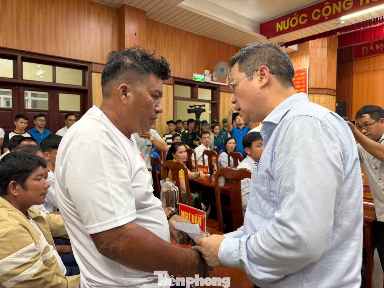 4 ngày 3 đêm lênh đênh giữa biển: 32 ngư dân Đà Nẵng đã sống sót thế nào? - Ảnh 7.