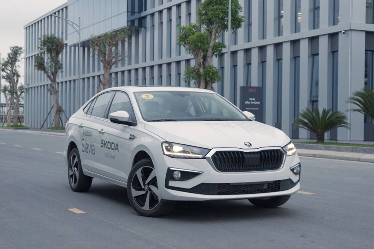 Skoda Slavia giảm giá sâu