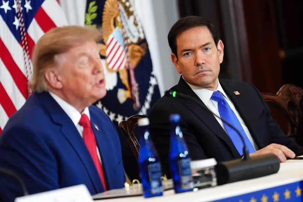 Tổng thống Mỹ Donald Trump và Ngoại trưởng Marco Rubio. (Ảnh: SCMP) Mỹ siết thị thực, Trung Quốc càng có cơ hội mở rộng ảnh hưởng ở châu Phi - Ảnh 2.