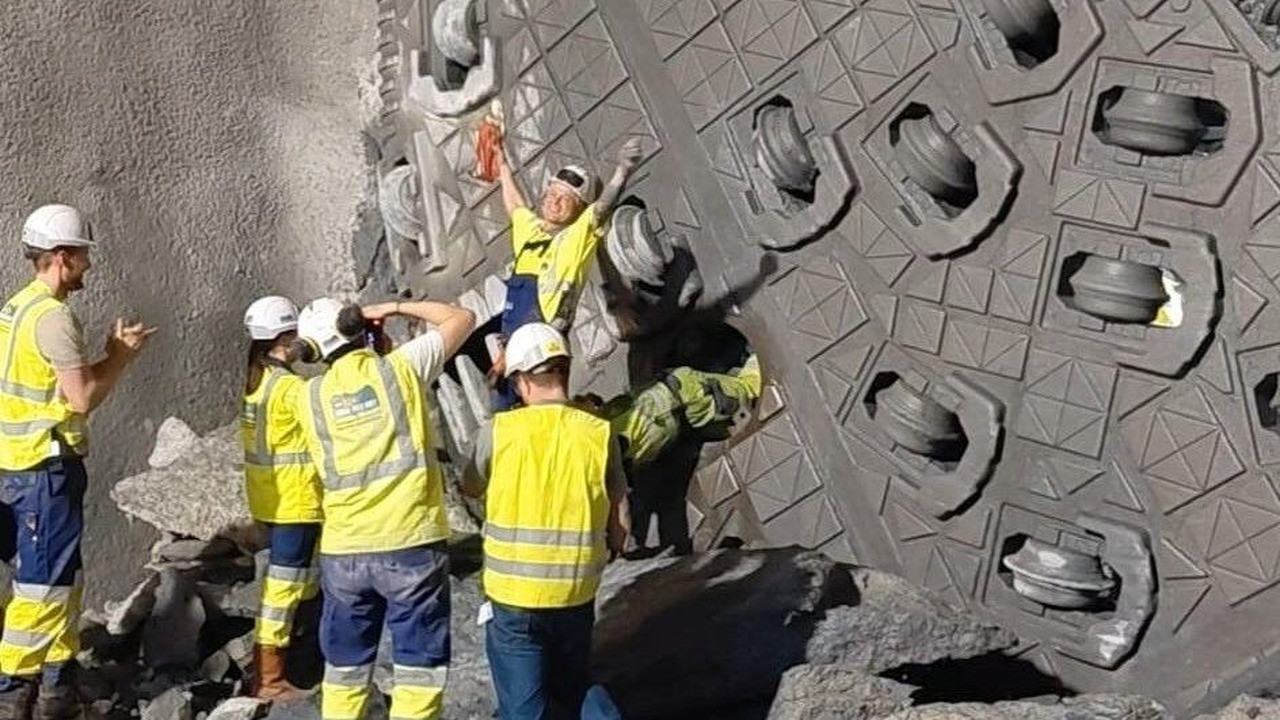 it-took-706-days-to-tunnel-through-75-kilometers-of-the-alps-and-connect-with-te.jpg