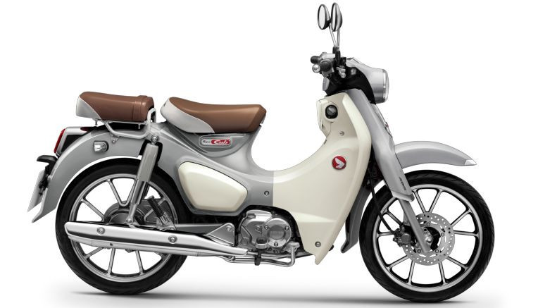 Honda Super Cub màu bạc trắng