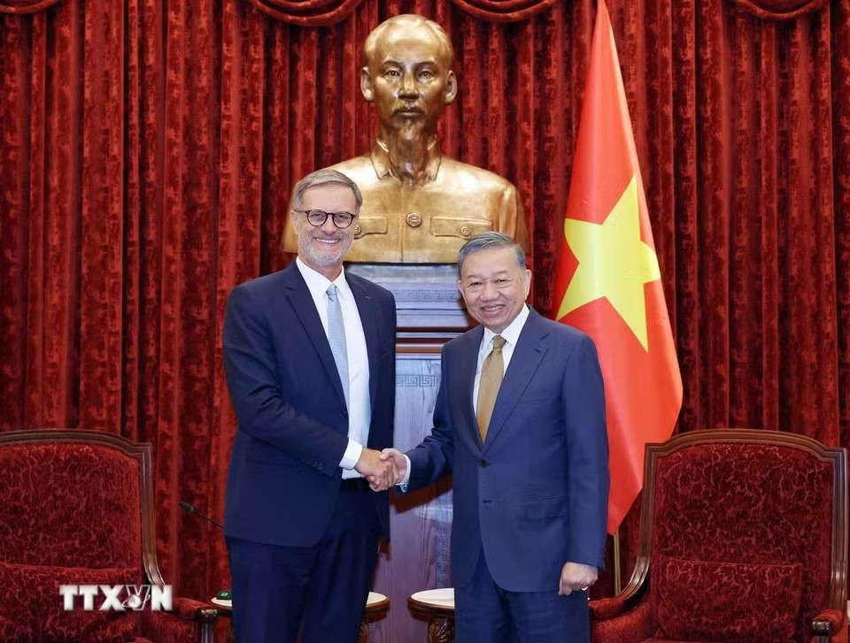 Tổng Bí thư, Chủ tịch nước Tô Lâm tiếp Đại sứ Pháp Olivier Brochet ngày 4/9. Ảnh: TTXVN. Tổng Bí thư, Chủ tịch nước Tô Lâm và Tổng thống Pháp Emmanuel Macron sắp trao đổi gì? - Ảnh 1.
