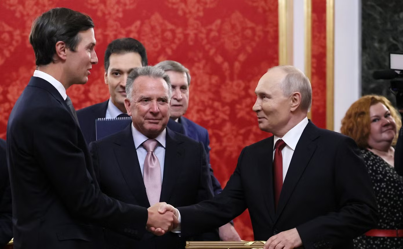Tổng thống Nga Putin họp ba giờ đồng hồ với đặc phái viên Mỹ về xung đột Ukraine - Ảnh 2.