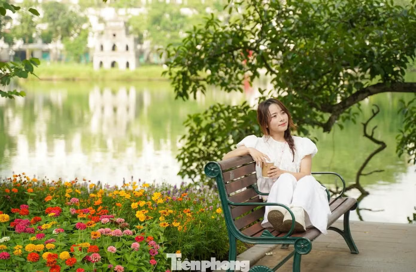 Miền Bắc tiếp tục đón trời thu đẹp trước khi không khí lạnh tràn về. Miền Bắc nắng nhẹ trước khi đón không khí lạnh - Ảnh 1.