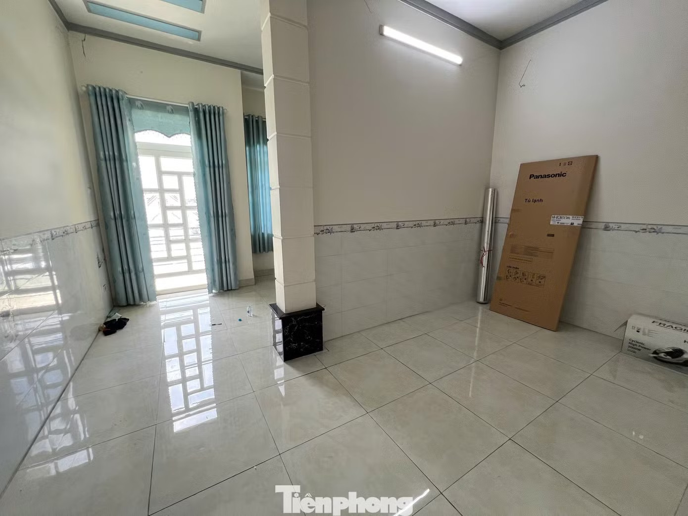 Khu vực ban công nhà anh N.V.Q - nơi Nguyễn Đức Anh đột nhập. Ảnh: Nguyễn Tiến Nghi phạm gây ra vụ thảm án Đồng Nai đối diện hai tội danh - Ảnh 1.
