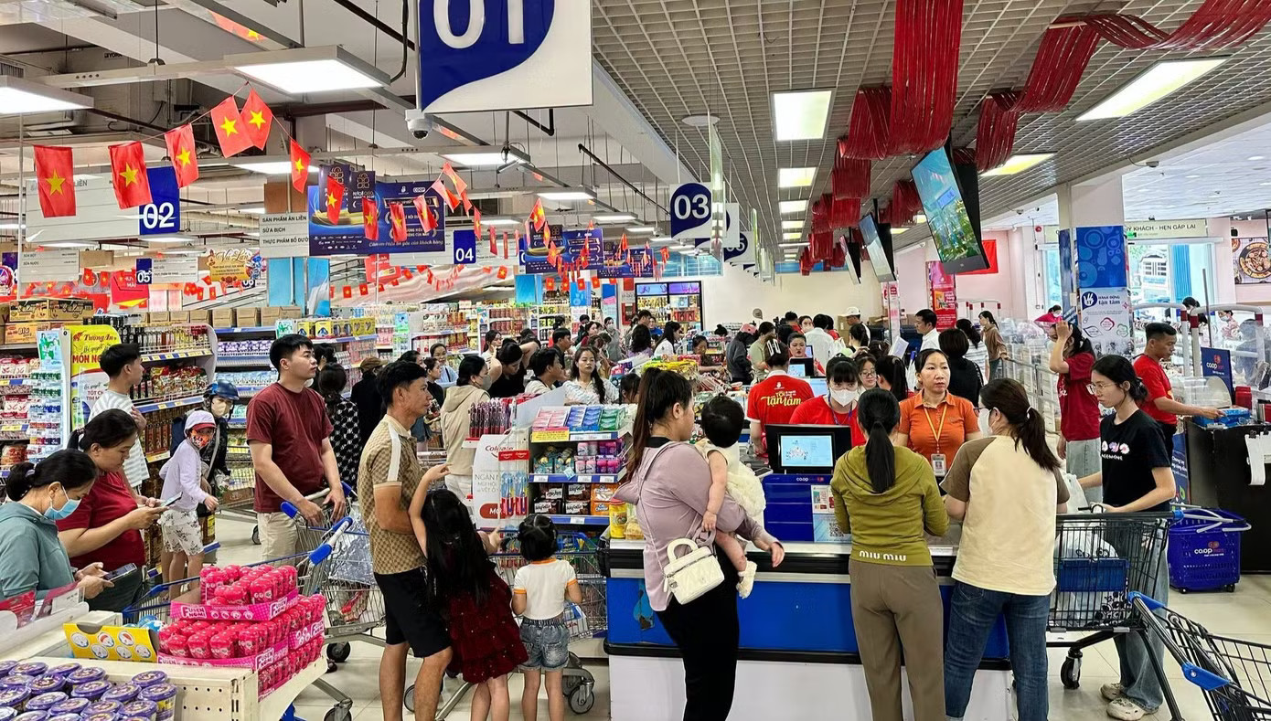 Bán lẻ tăng tốc, 'nóng' cuộc đua giành sức mua - Ảnh 2.