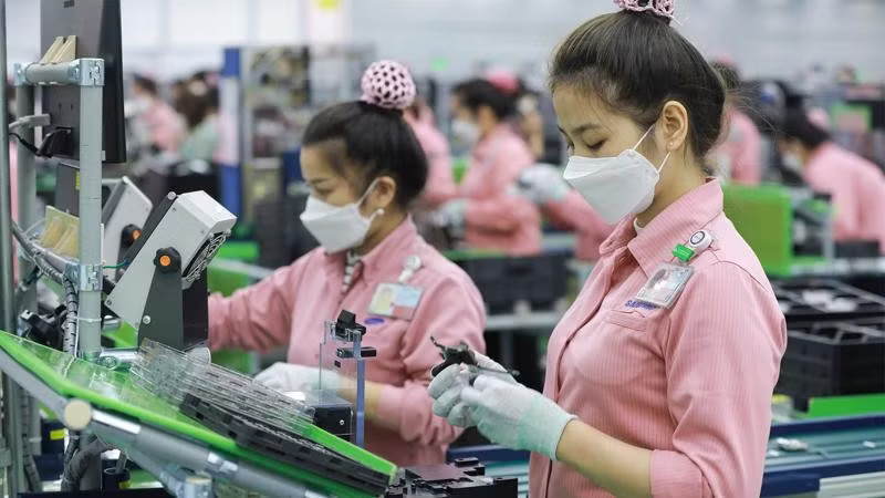 Kim ngạch xuất nhập khẩu 8 tháng đạt 770,1 tỷ USD. Thu ngân sách từ xuất nhập khẩu tăng hơn 52.000 tỷ đồng - Ảnh 1.