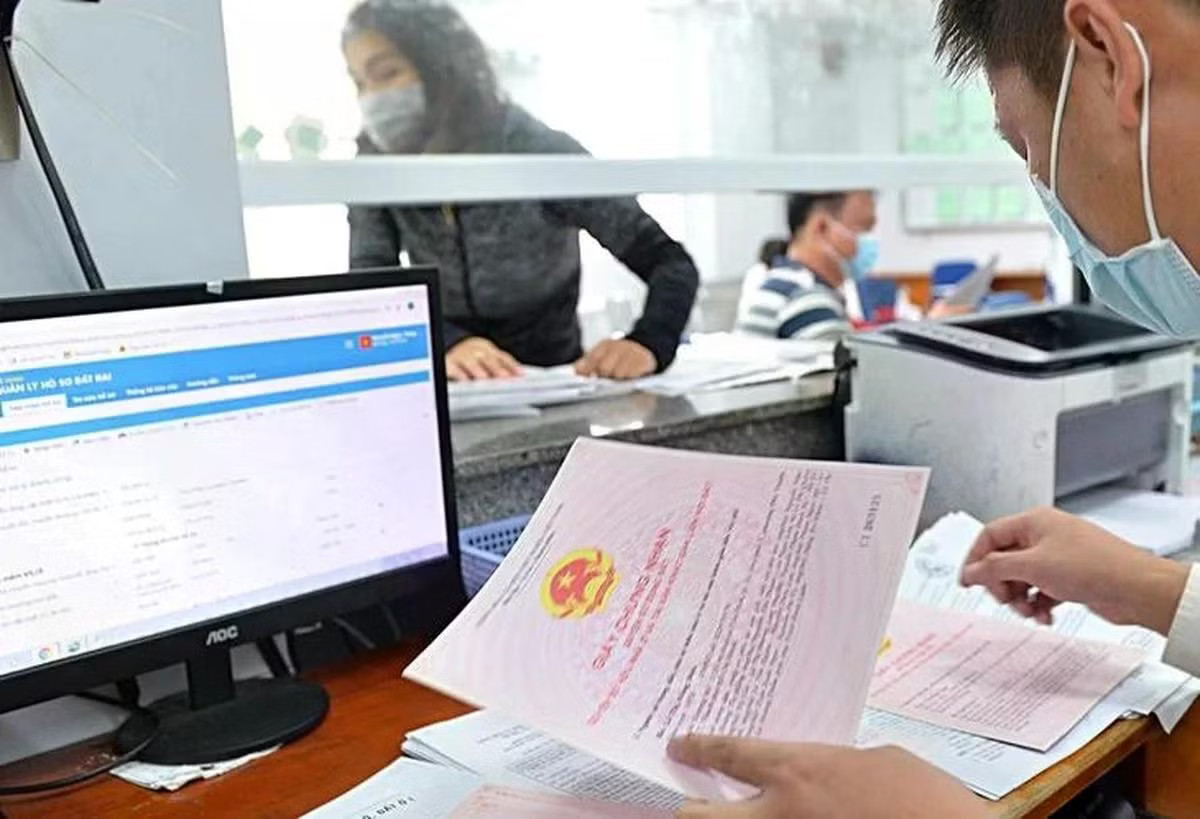 Bộ Nông nghiệp và Môi trường yêu cầu không để 'Cò' làm sổ đỏ nhanh hơn người dân, Bộ chỉ đạo 'nóng' - Ảnh 1.
