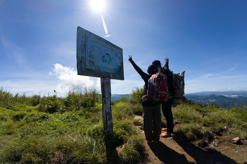 Cung đường trekking núi Langbiang có tổng chiều dài khoảng 6 – 10km 