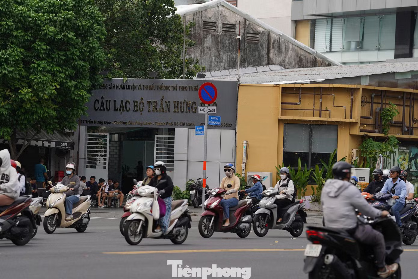 Khu đất có diện tích hơn 2.341 m², nằm trên mặt tiền đường Trần Hưng Đạo, gần khu vực chợ Bến Thành, có vị trí được đánh giá thuận lợi. Sau khi thu hồi, Trung tâm Phát triển quỹ đất TPHCM đã tiếp nhận và quản lý khu đất theo quy định. Hai khu 'đất vàng' TPHCM vừa đề xuất thanh toán dự án chống ngập gần 10.000 tỷ - Ảnh 8.
