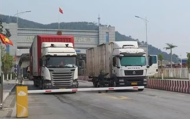 Hoạt động thông quan hàng hóa bằng xe tải tại cửa khẩu Chi Ma. Quy hoạch mới về cửa khẩu Chi Ma tiếp giáp Trung Quốc - Ảnh 2.