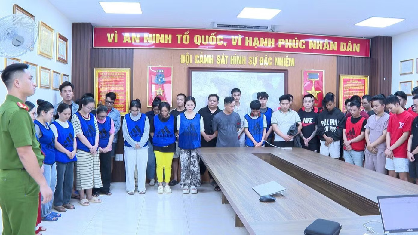 Bắt ổ nhóm chuyên lừa phụ nữ Việt có điều kiện - Ảnh 1.