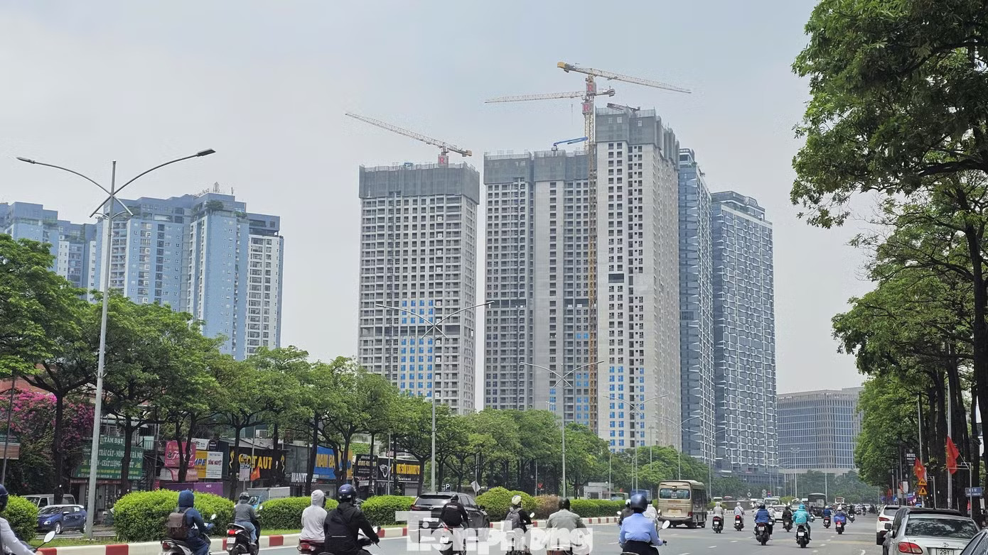Giá chung cư thứ cấp giảm nhưng mức giảm chưa hấp dẫn người mua để ở thực. Ảnh: Phan Thiên Nguồn cung tăng, giá thứ cấp giảm nhưng người dân vẫn khó mua nhà - Ảnh 1.