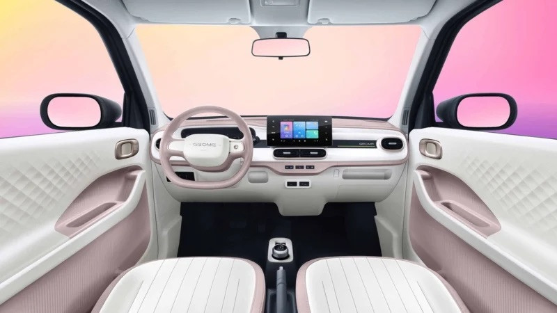 Phiên bản nội thất màu hồng Geely Panda Mini