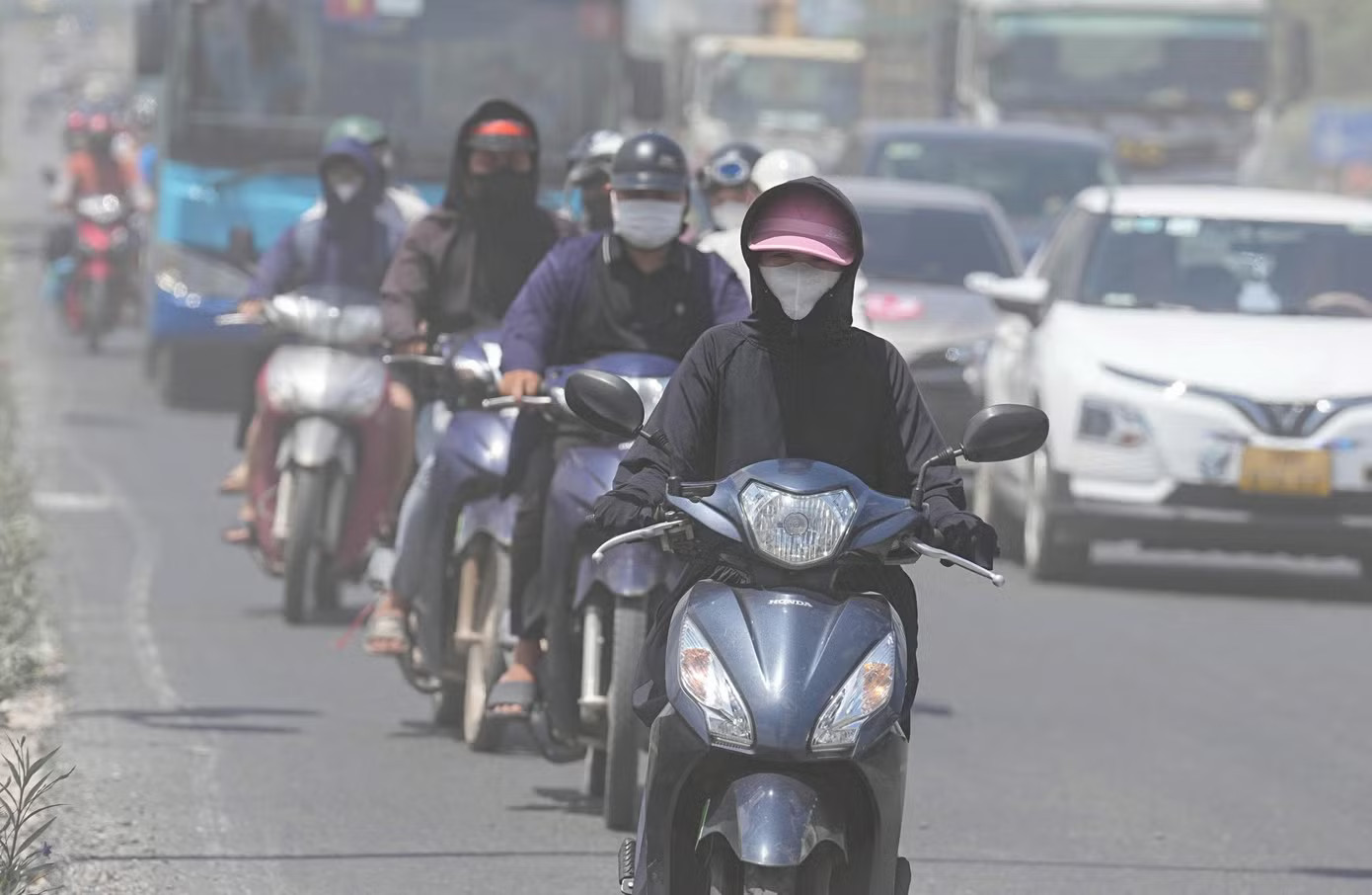'Bão bụi' khu vực cầu Thăng Long - Hà Nội - Ảnh 4.