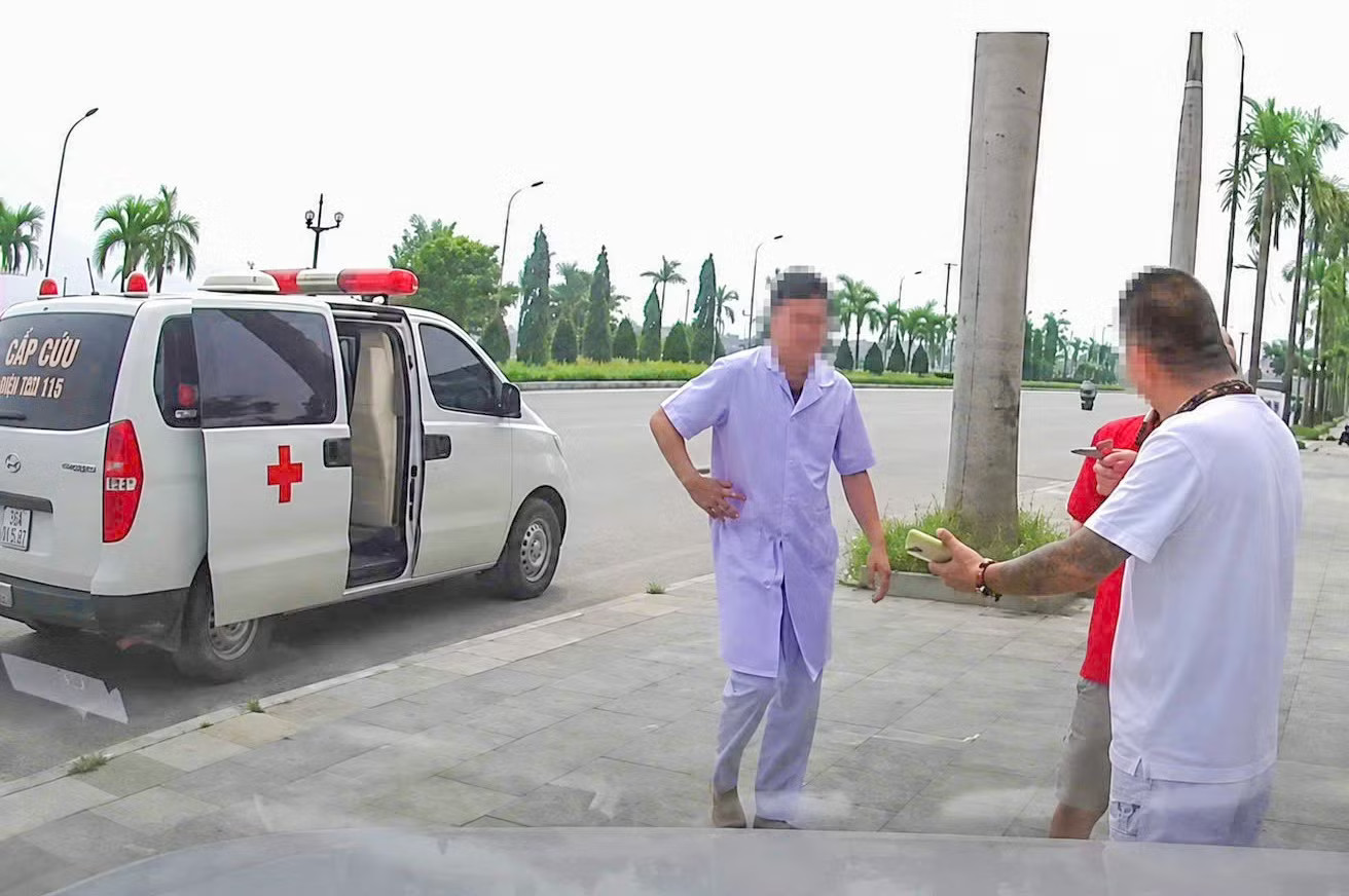 Vụ chở bệnh nhân 16km, thu 9 triệu đồng ở Thanh Hóa: Lỗ hổng từ bệnh viện? - Ảnh 2.