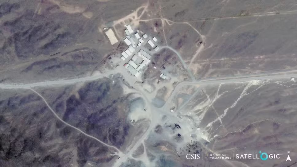 Ảnh vệ tinh công trình xây dựng của Iran tại núi Pickaxe ngày 9/8/2026. Ảnh: CSIS/Satellogic Hoạt động bất thường diễn ra gần cơ sở hạt nhân ngầm của Iran - Ảnh 1.