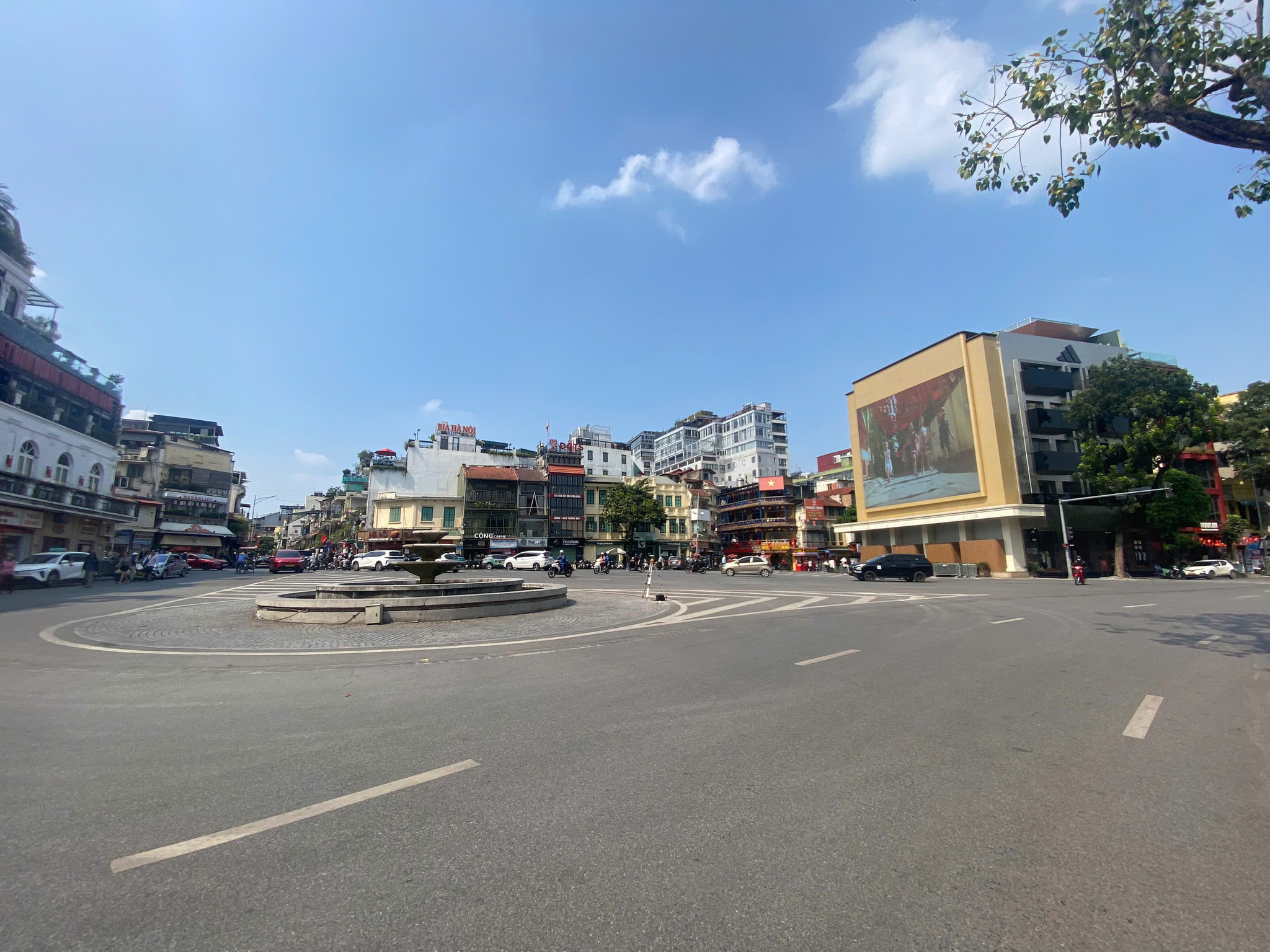 quang-truong-dong-kinh-nghia-thuc.jpg