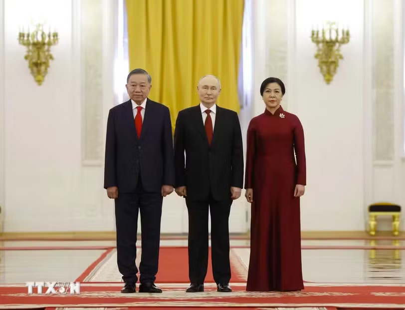 Tổng thống Nga Vladimir Putin chủ trì Lễ đón Tổng Bí thư, Chủ tịch nước Tô Lâm và Phu nhân - Ảnh 1.