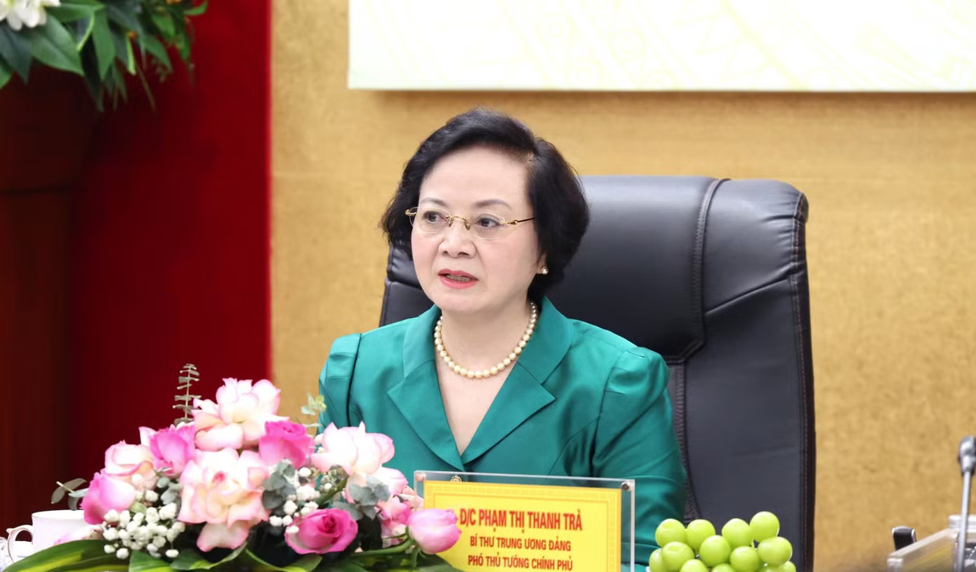Phó Thủ tướng Phạm Thị Thanh Trà phát biểu tại buổi làm việc. (Ảnh: Thu Giang) Bộ Nội vụ được yêu cầu chuẩn bị nhiều phương án cải cách tiền lương - Ảnh 1.