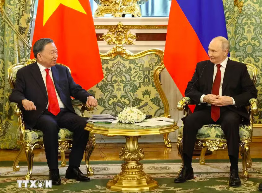 Tổng thống Nga Vladimir Putin chủ trì Lễ đón Tổng Bí thư, Chủ tịch nước Tô Lâm và Phu nhân - Ảnh 3.