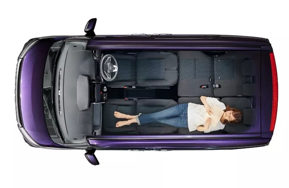 toyota-roomy-3.jpg