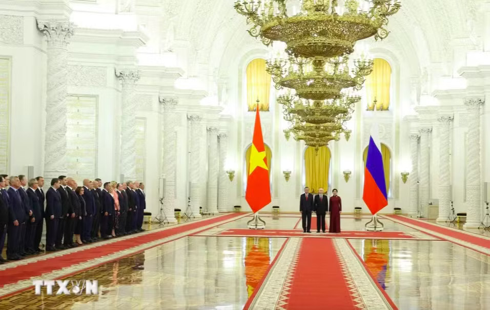 Tổng thống Nga Vladimir Putin chủ trì Lễ đón Tổng Bí thư, Chủ tịch nước Tô Lâm và Phu nhân - Ảnh 2.