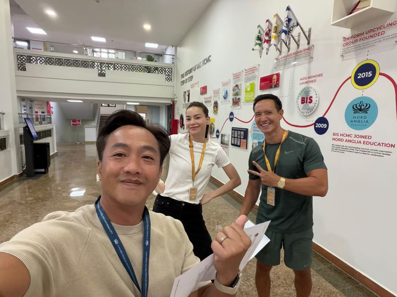 Doanh nhân Cường Đô La đăng tải hình ảnh cùng ca sĩ Hồ Ngọc Hà và người mẫu Kim Lý. Cường Đô La làm điều chưa từng sau chia tay Hồ Ngọc Hà - Ảnh 1.