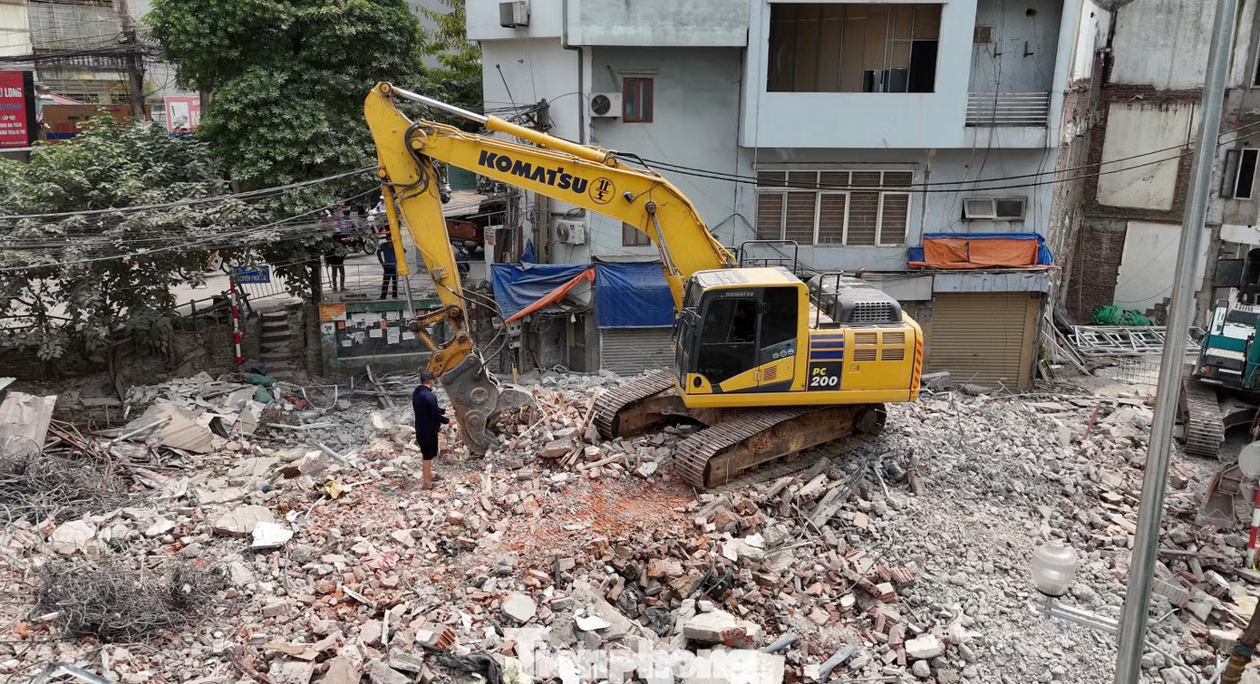 Nhận tiền đền bù dự án 2.900 tỷ đồng, người dân được Công an 'hộ tống' về tận nhà - Ảnh 4.