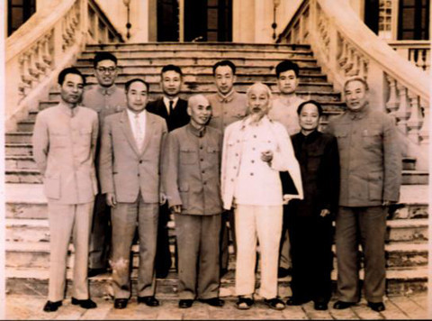 baotanglichsu.vn-datafiles-uploaded-image-data-huong-hoang-quoc-viet-_2.jpg