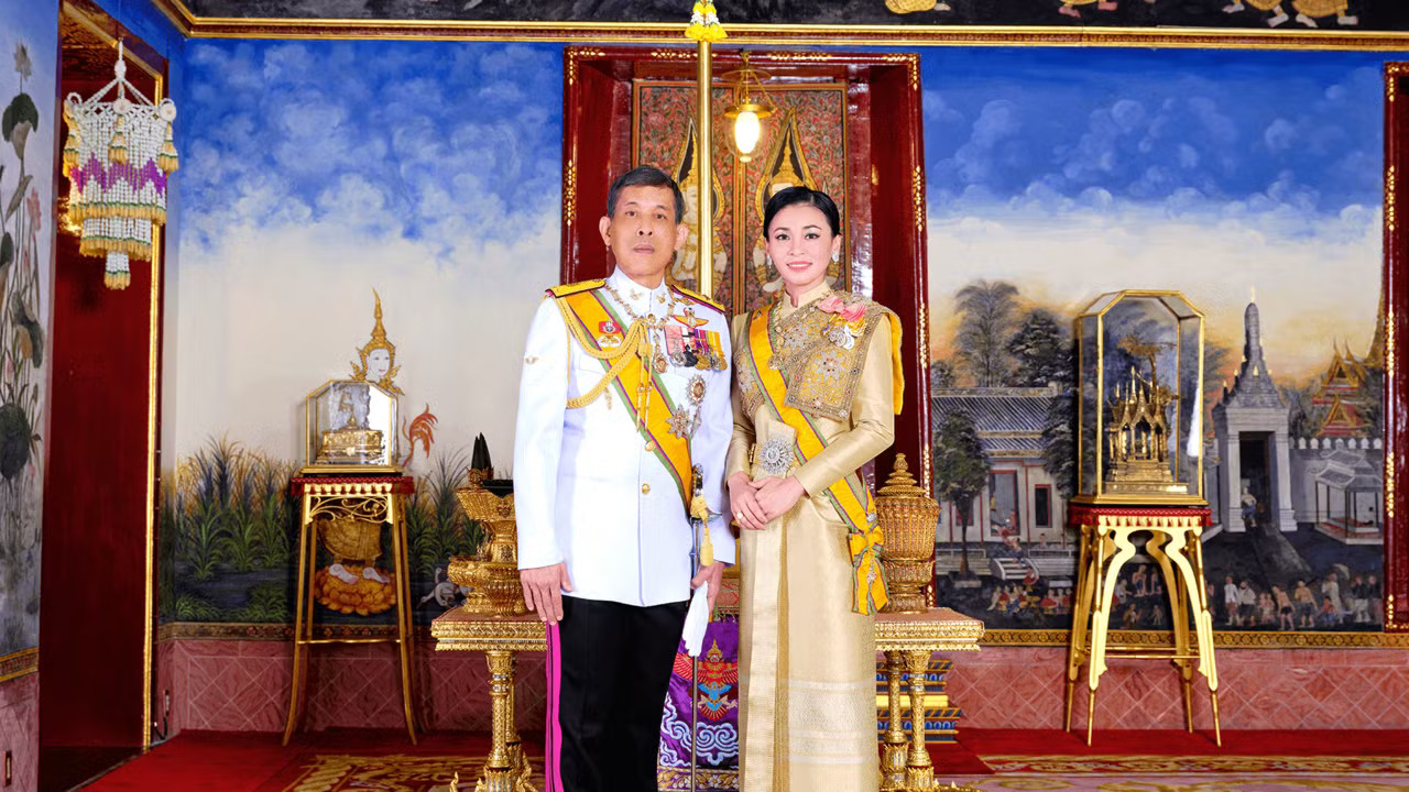Nhà Vua Thái Lan Maha Vajiralongkorn Phra Vajiraklaochaoyuhua (Rama X) và Hoàng hậu. (Ảnh: Thai PBS World) Nhà vua Thái Lan và Hoàng hậu sắp thăm Việt Nam - Ảnh 1.