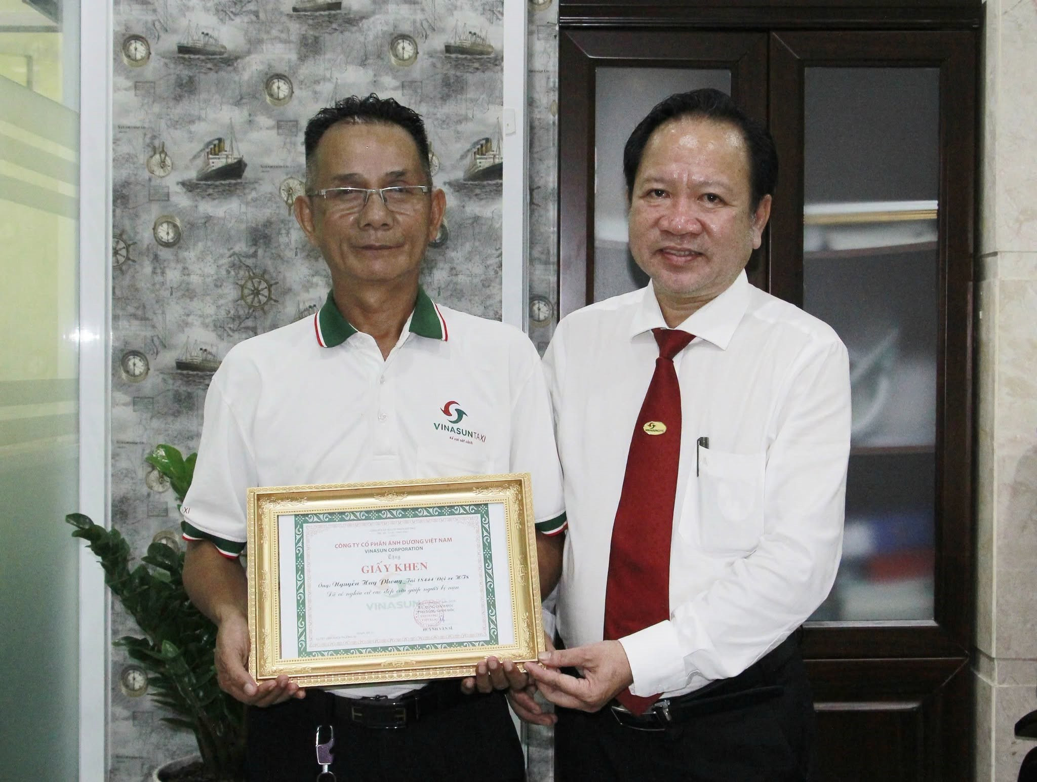 chuyen-xe-gianh-lai-thoi-gian-vang-cua-bac-tai-nguyen-huy-phong.jpg