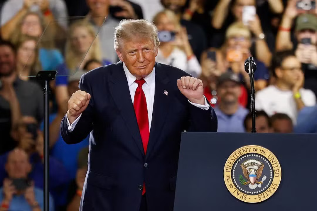 Tổng thống Trump hứa tặng 5.000 USD cho mỗi người Mỹ nếu đảng Cộng hòa thắng cử - Ảnh 1.