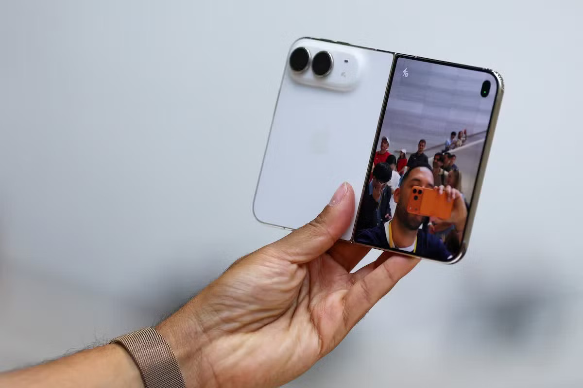 Điện thoại gập iPhone Duo giá 1.999 USD của Apple có gì? - Ảnh 2.