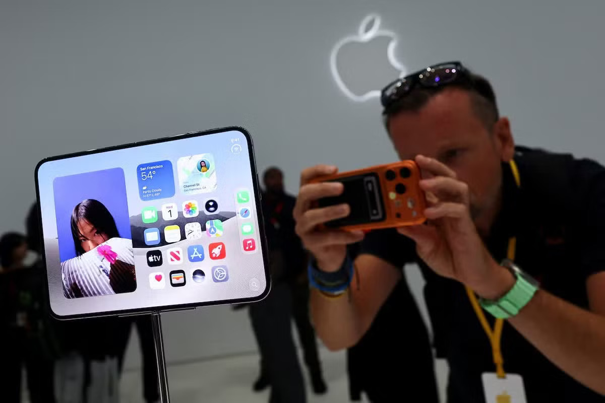 Điện thoại gập iPhone Duo giá 1.999 USD của Apple có gì? - Ảnh 3.