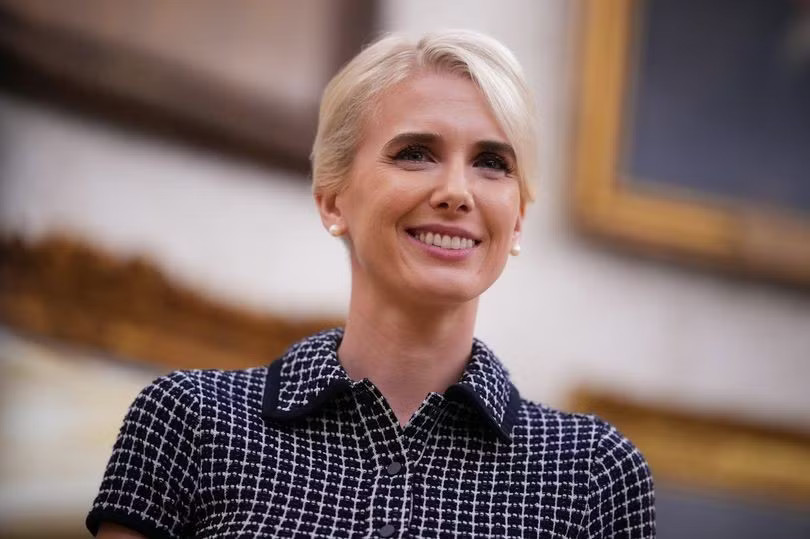 Tổng thống Mỹ Trump gây xôn xao vì tặng số tiền 'khủng' cho trợ lý thân cận - Ảnh 1.