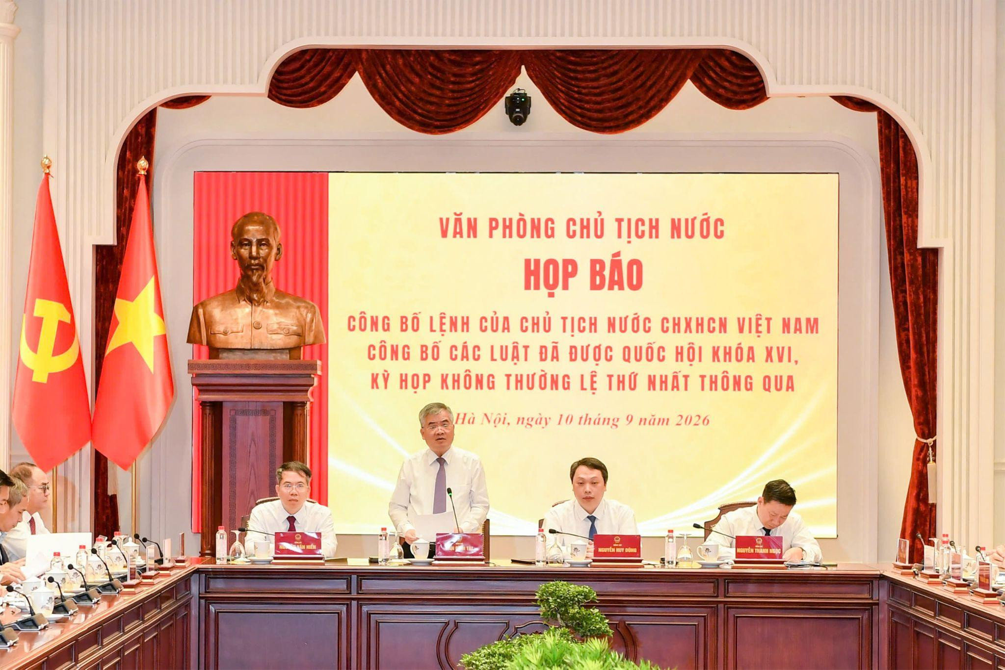 10.9 Công bố Lệnh của Chủ tịch nước về Luật sửa đổi, bổ sung một số điều của Luật Ngân hàng Nhà nước Việt Nam