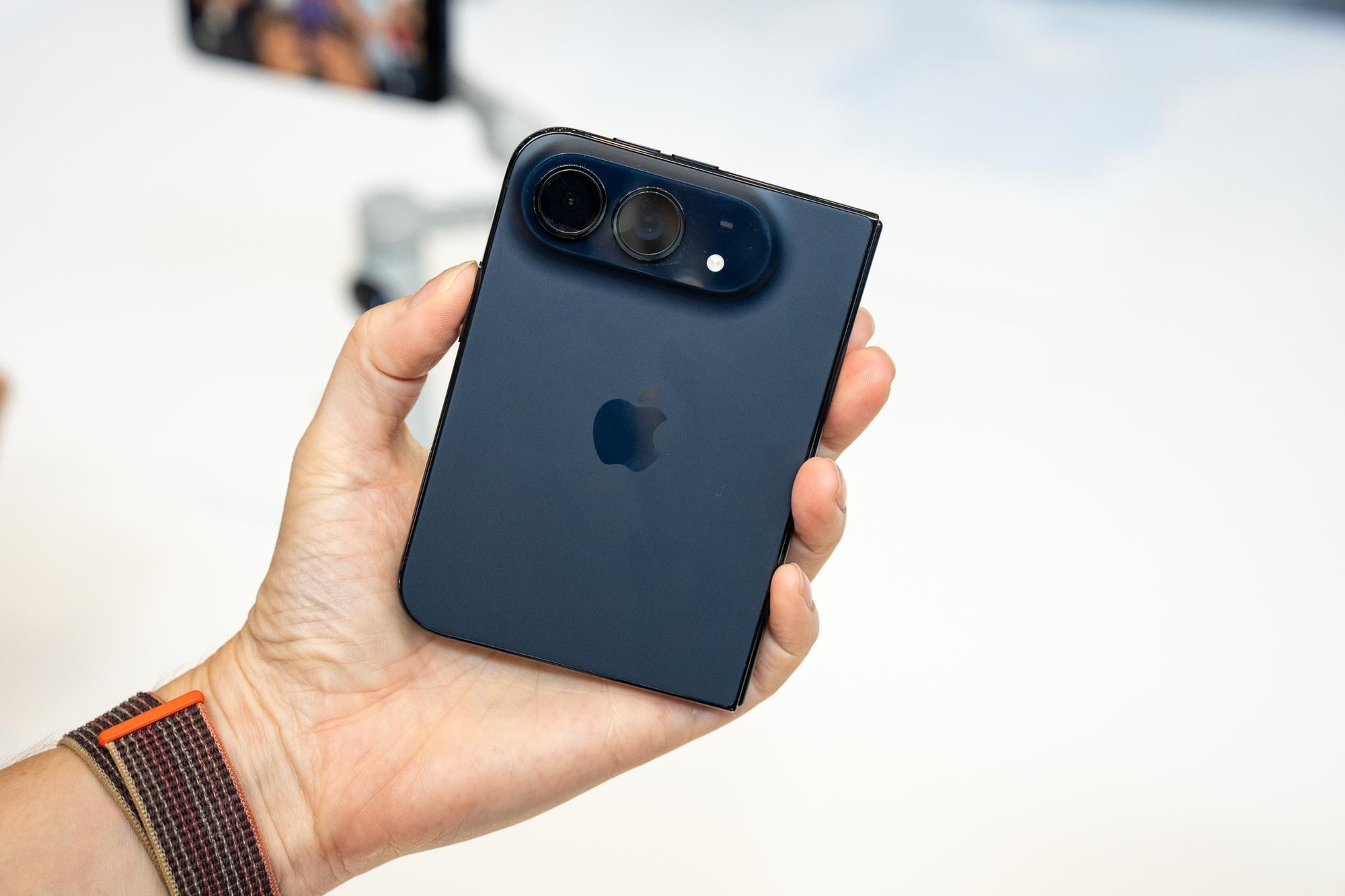 268734iphoneduohandsonadiben-17889886321318477410-1788989465351-17889894655651429896810.jpg