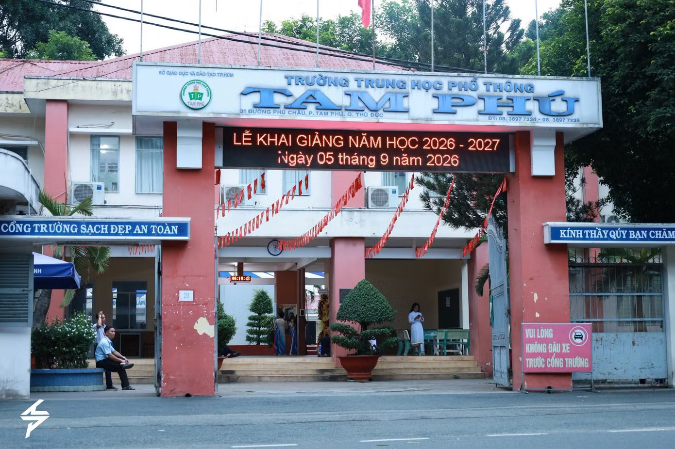 Trường THPT Tam Phú. Bị tố vận động tài trợ cả tỷ đồng, lãnh đạo một trường học ở TPHCM nói gì? - Ảnh 1.