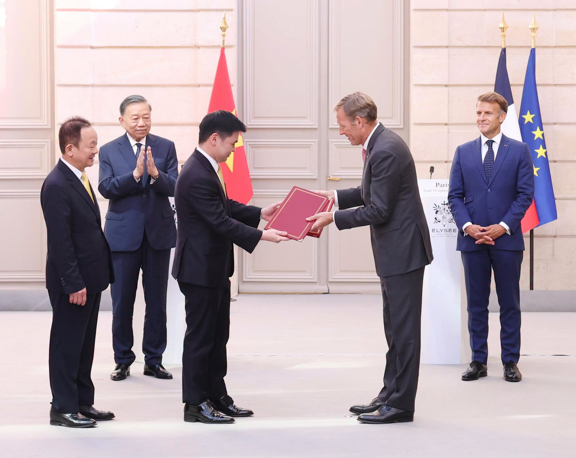 Động thái của Hoa hậu Đỗ Mỹ Linh sau màn ‘chốt đơn’ 50 máy bay giữa Chủ tịch Đỗ Vinh Quang và Airbus