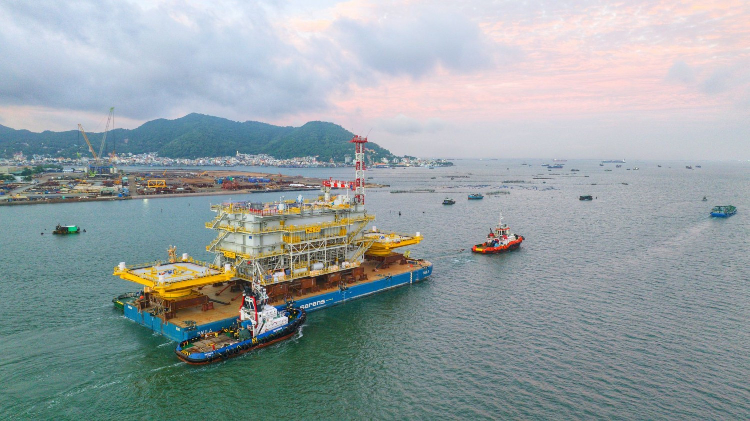 Lần đầu tiên trong lịch sử, Việt Nam xuất khẩu công trình điện gió ngoài khơi nặng 16.000 tấn sang châu Âu