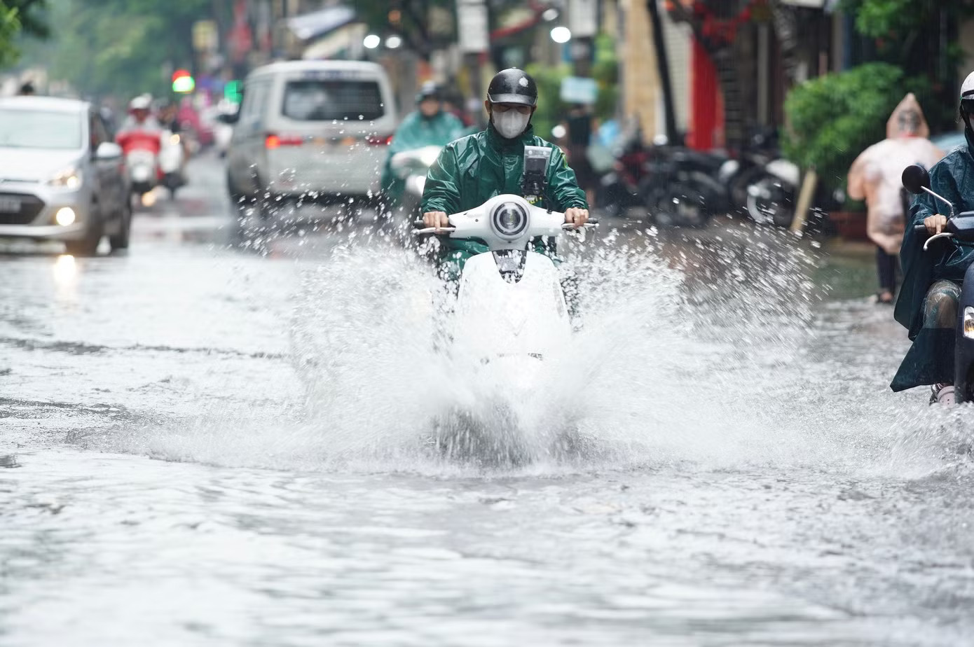 Hà Nội chịu ảnh hưởng của áp thấp nhiệt đới thế nào? - Ảnh 2.