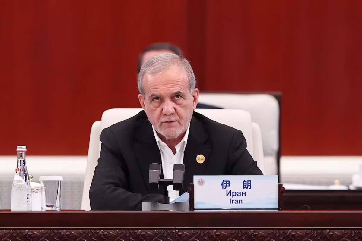 Tổng thống Iran tuyên bố không đầu hàng, thách thức quân đội Mỹ - Ảnh 1.