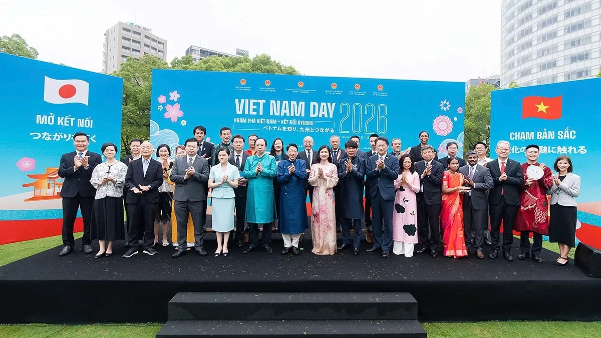 le-khai-mac-co-su-tham-du-cua-lanh-dao-tinh-fukuoka-lanh-dao-hoi-huu-nghi-kyushu-viet-nam-va-dai-dien-hoi-dong-cac-tinh-saga-kagoshima.-anh-vov-tokyo.webp