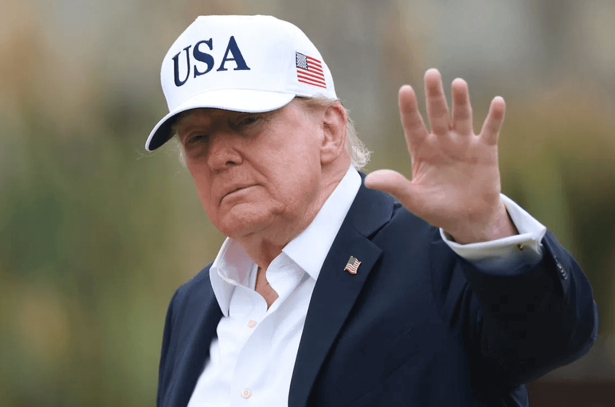 Tổng thống Donald Trump: 'Mỹ nên có lãi suất thấp nhất thế giới'