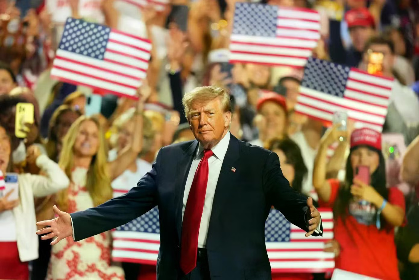 Tổng thống Mỹ Donald Trump. (Ảnh: Reuters) Tổng thống Trump gặp khó với lời hứa tặng 5.000 USD cho người Mỹ - Ảnh 1.