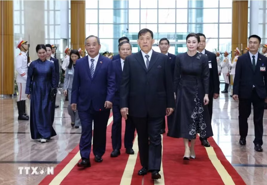 Nhà vua Thái Lan và Hoàng hậu bắt đầu thăm Việt Nam - Ảnh 1.